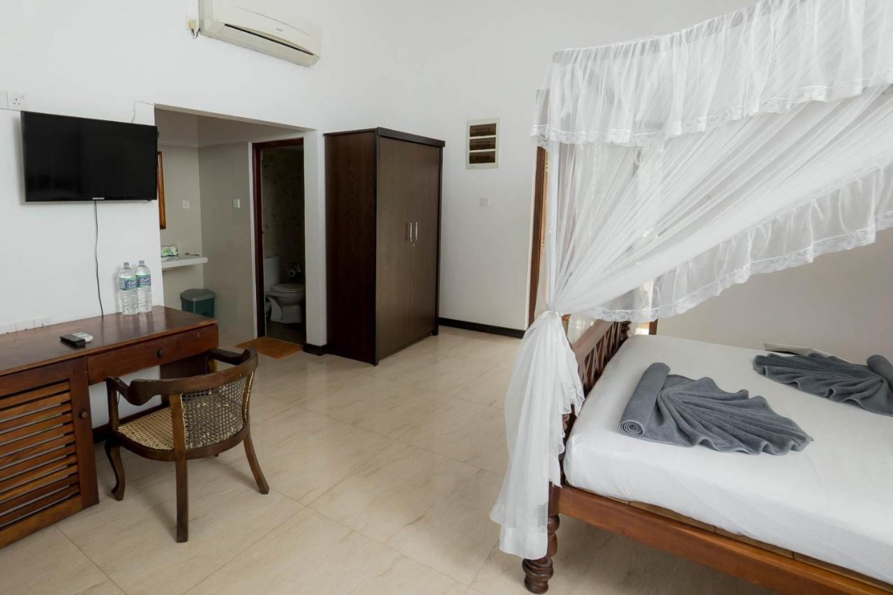 Hotel Neptune Bay Unawatuna Beach ภายนอก รูปภาพ