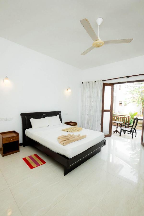 Hotel Neptune Bay Unawatuna Beach ภายนอก รูปภาพ