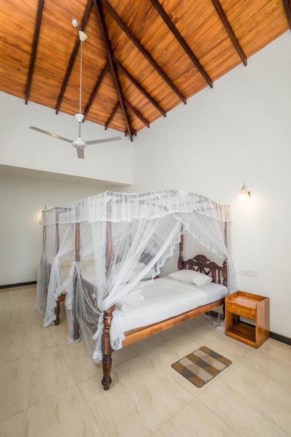 Hotel Neptune Bay Unawatuna Beach ภายนอก รูปภาพ