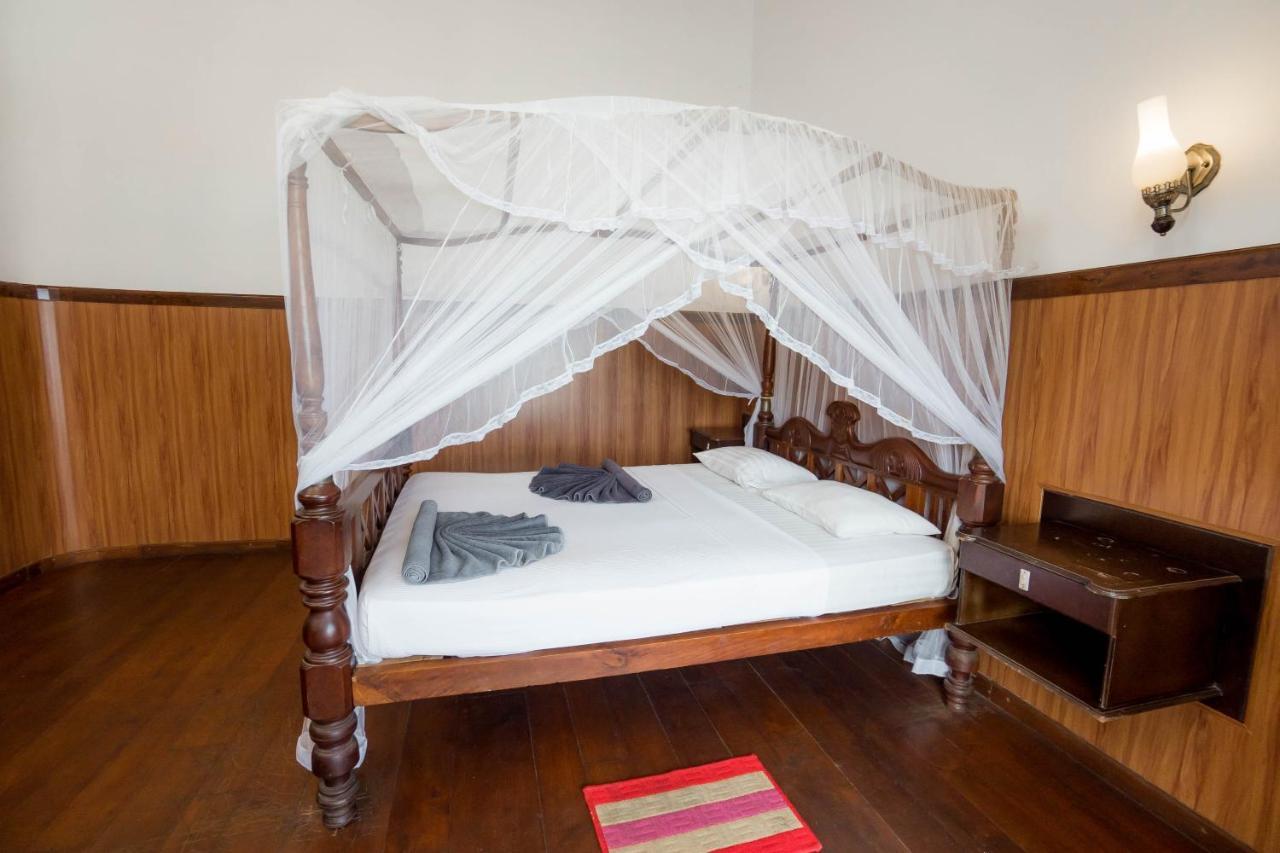 Hotel Neptune Bay Unawatuna Beach ภายนอก รูปภาพ