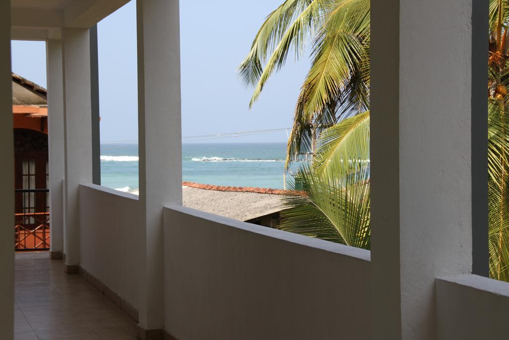 Hotel Neptune Bay Unawatuna Beach ภายนอก รูปภาพ