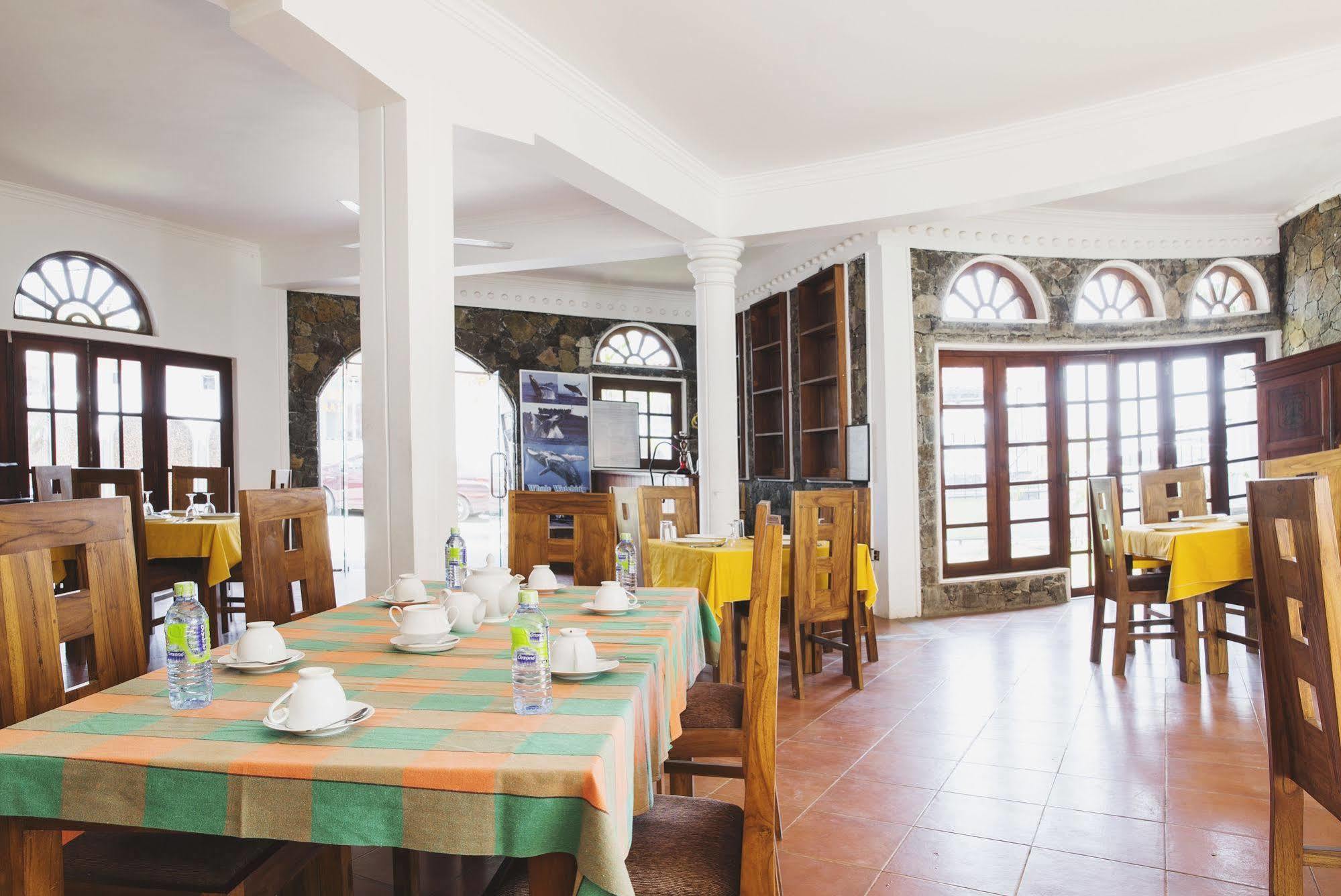 Hotel Neptune Bay Unawatuna Beach ภายนอก รูปภาพ