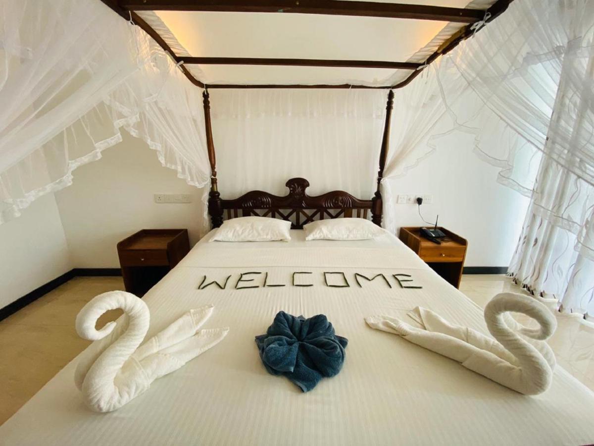 Hotel Neptune Bay Unawatuna Beach ภายนอก รูปภาพ